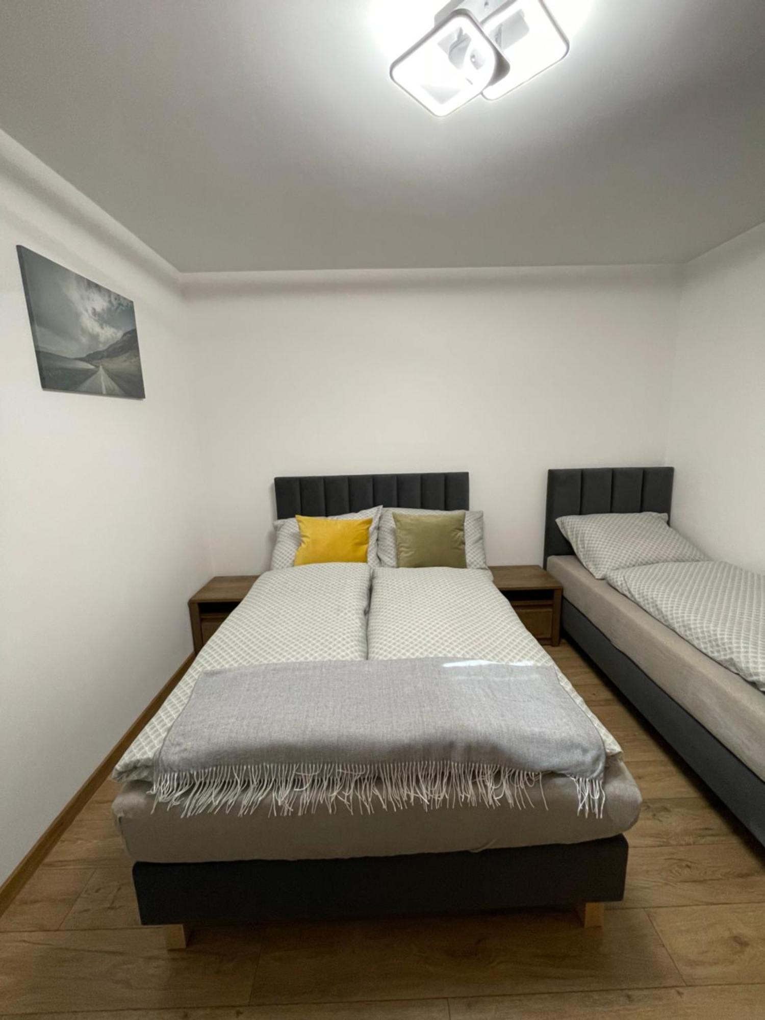 Route 7 Rooms Myślenice Buitenkant foto